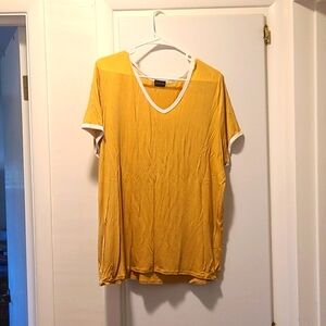 Yellow ring neck tee